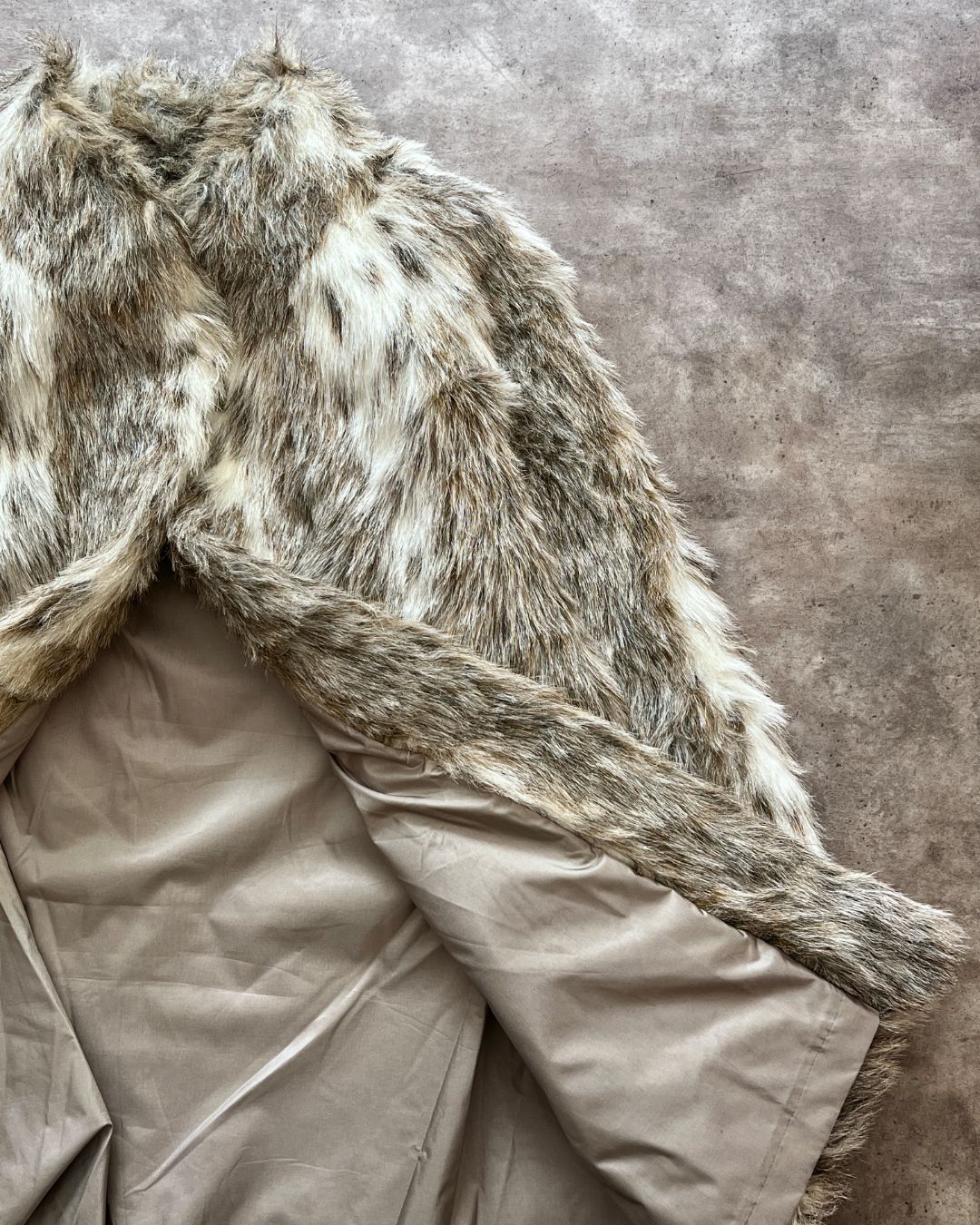 FAUX FUR COAT (L)