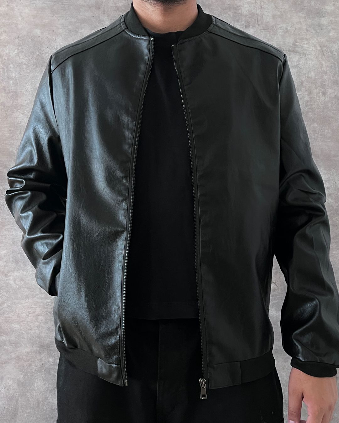 FAUX LEATHER JACKET (M)