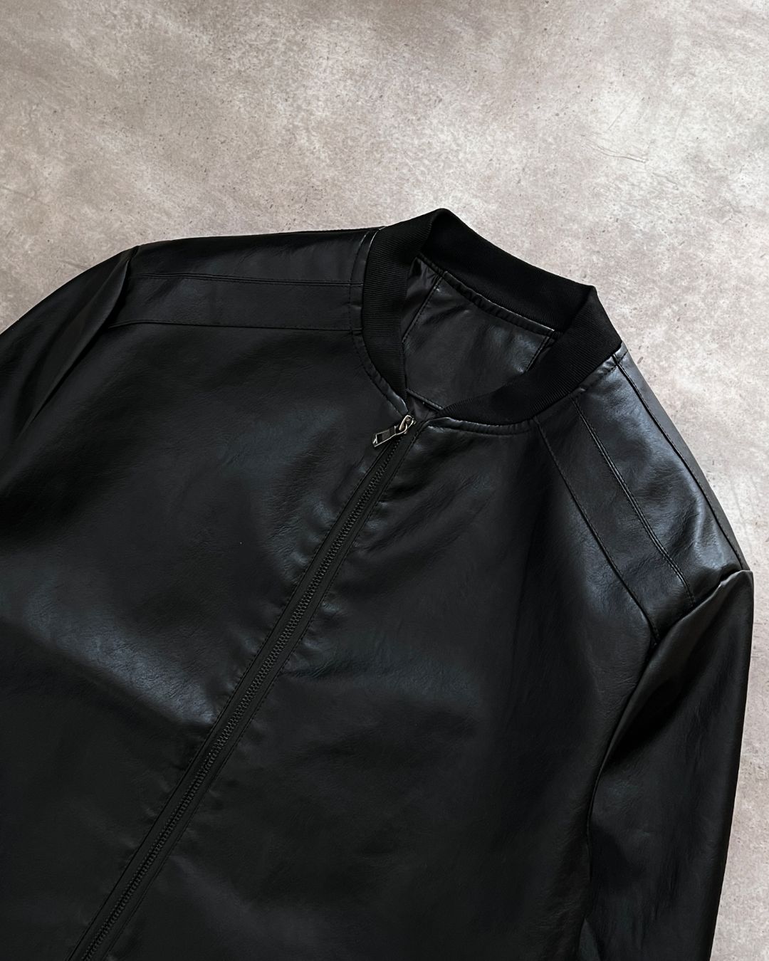 FAUX LEATHER JACKET (M)