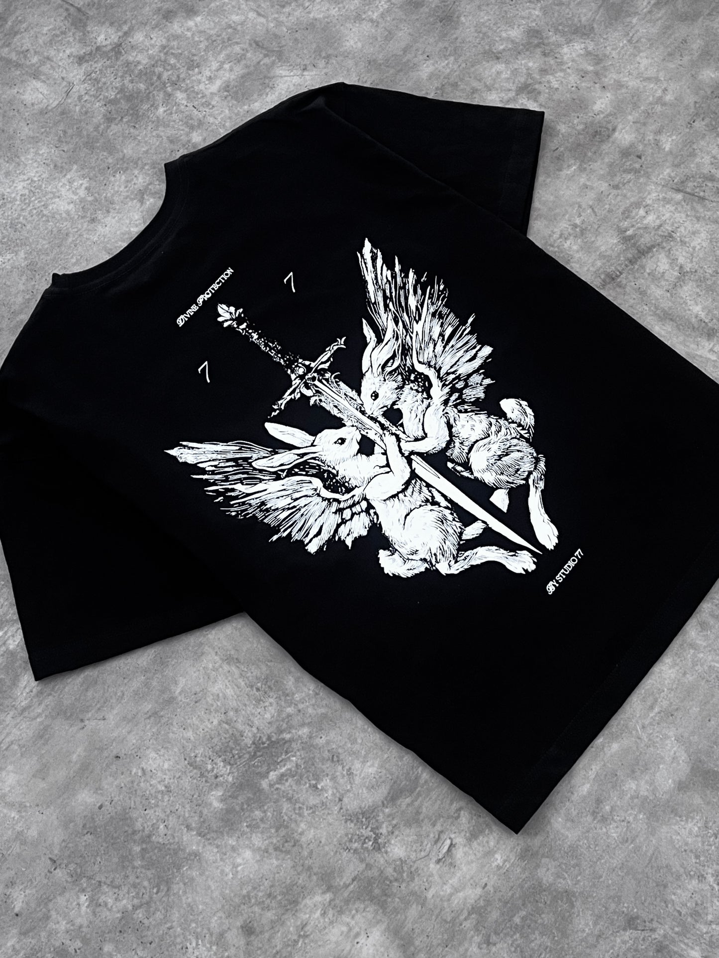 DIVINE PROTECTION BLACK TEE 77 ORIGINALS (M/L)