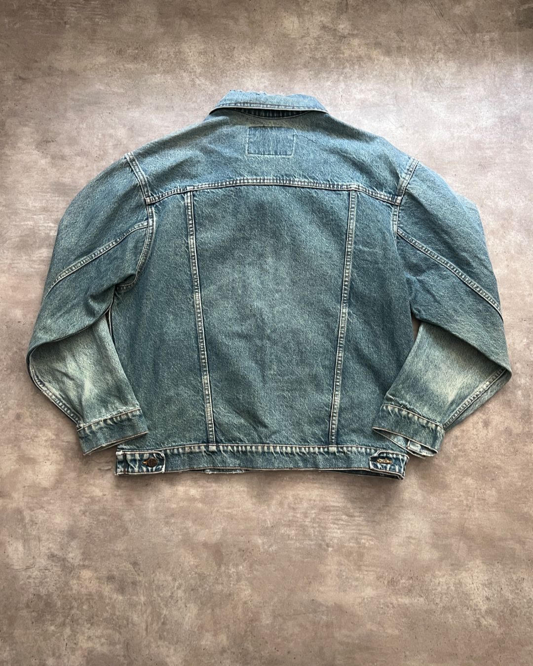 DENIM TRUCKER JACKET (L)