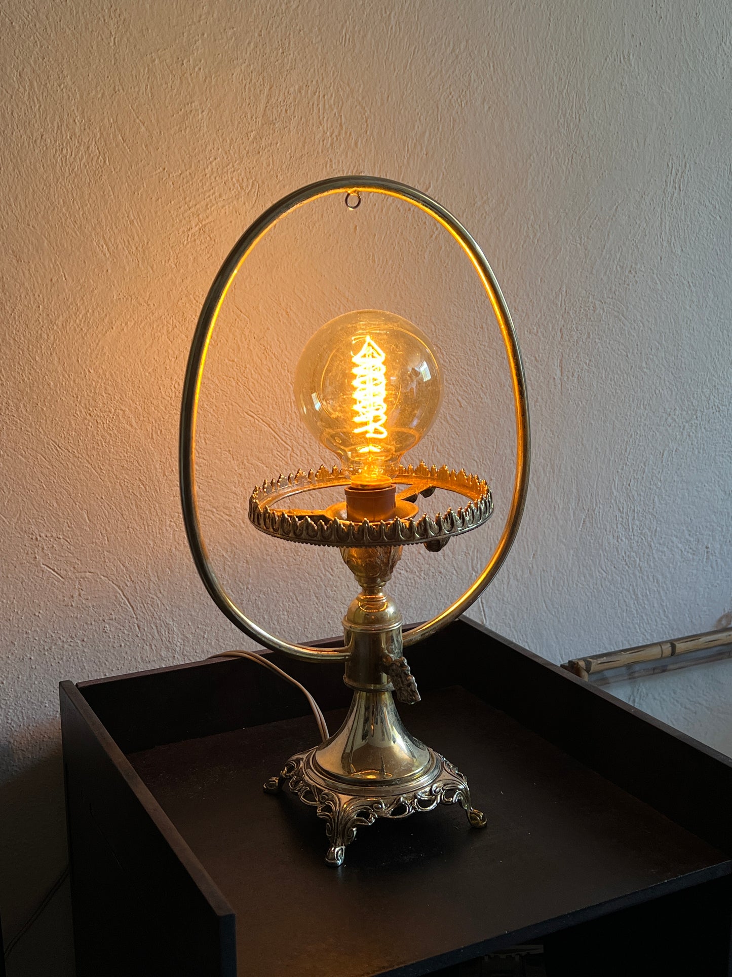 Helicoidal Vintage Lamp / Apartment