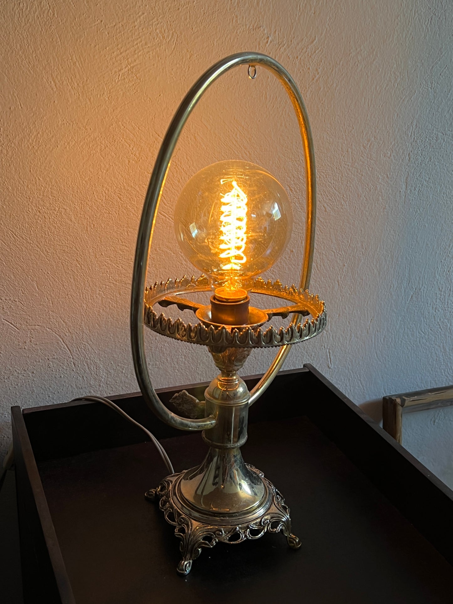 Helicoidal Vintage Lamp / Apartment