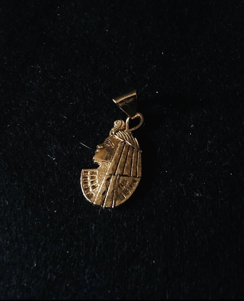 Perfil Egipcio de Oro
